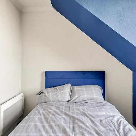 2 Bed Central Hub In Medway Apartment Chatham  Exterior foto