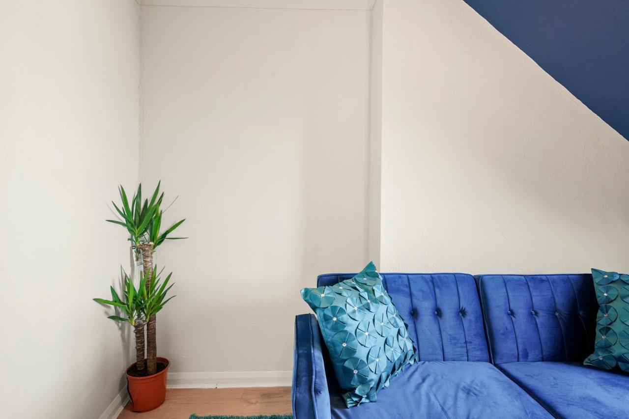 2 Bed Central Hub In Medway Apartment Chatham  Exterior foto