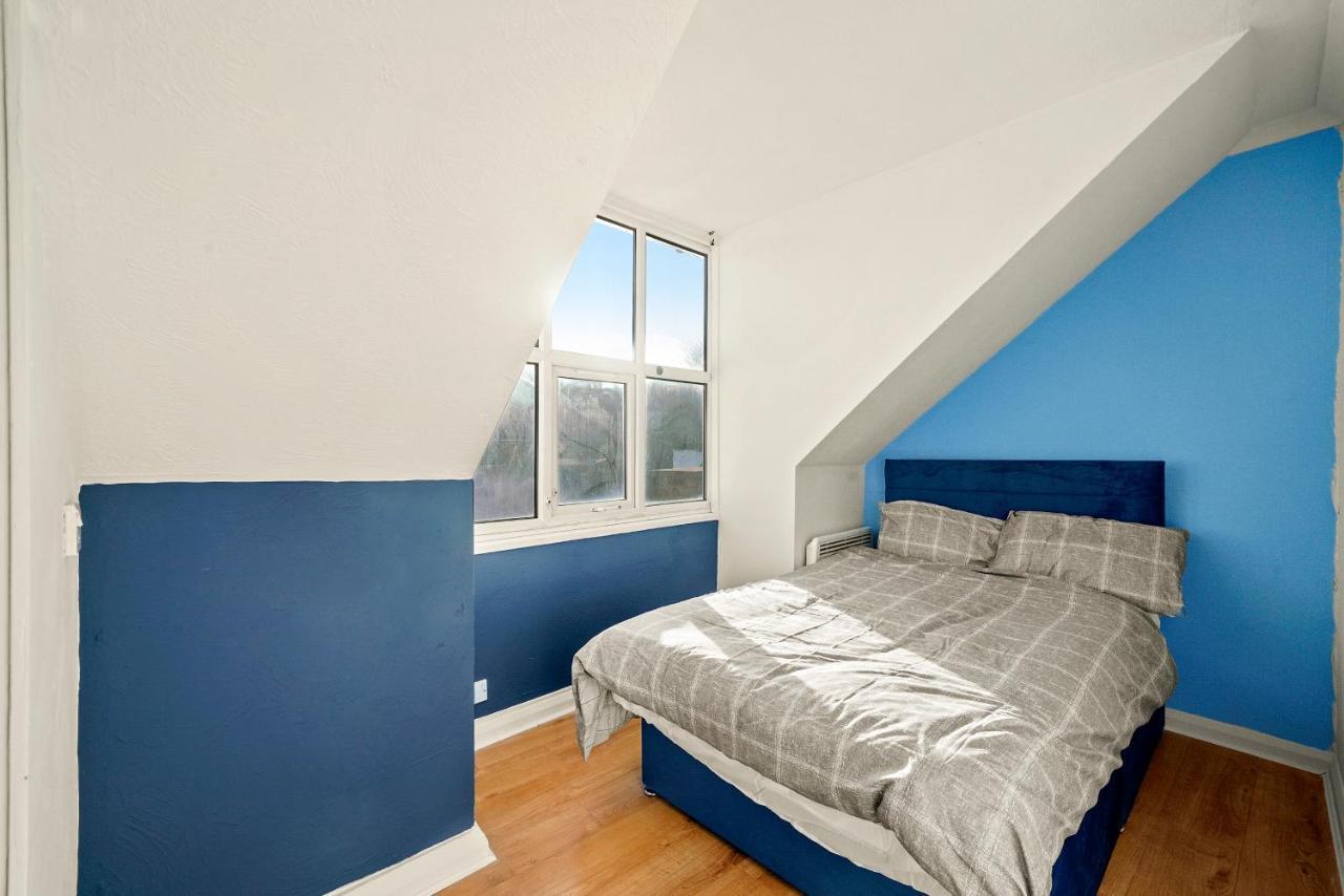 2 Bed Central Hub In Medway Apartment Chatham  Exterior foto